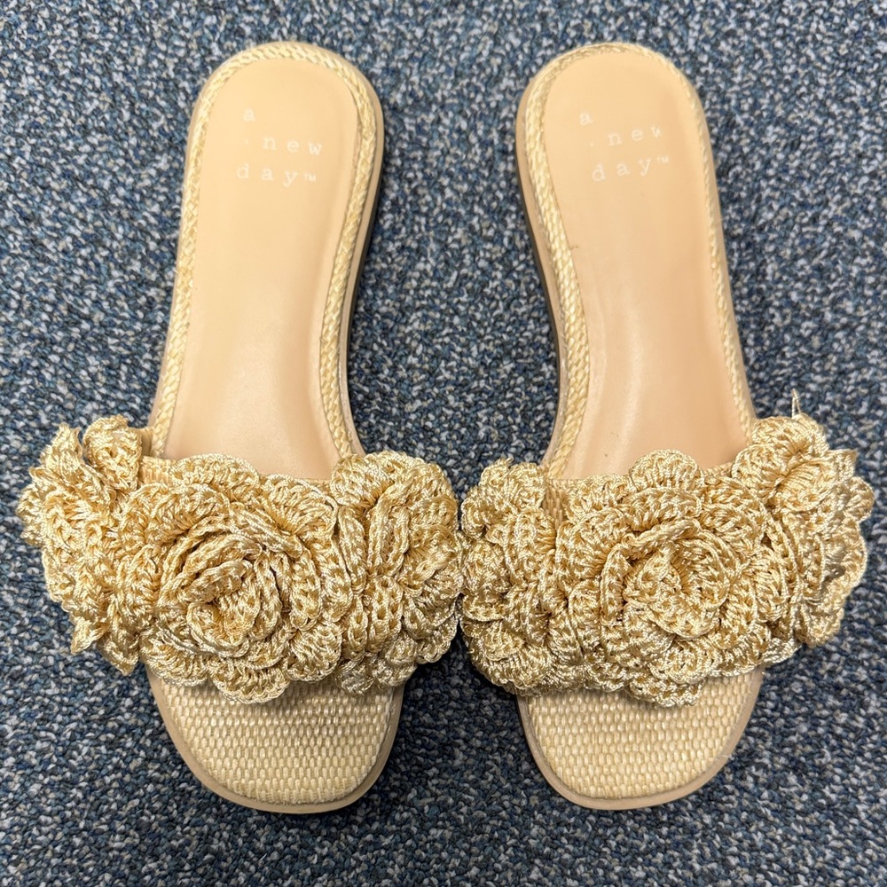 A New Day Women's Coco Raffia Flower Slide Sandals Size 6